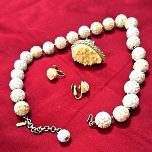 Elegant Cream Beaded Jewelry Set